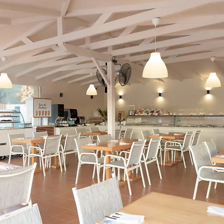Asterias Village Ξενοδοχείο με διαμερίσματα 4*