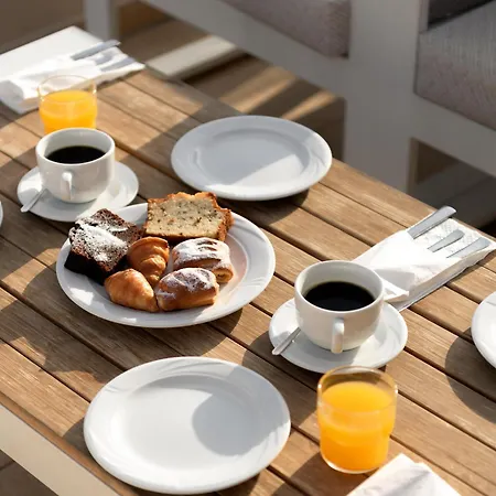 Asterias Village Lejlighedshotel
