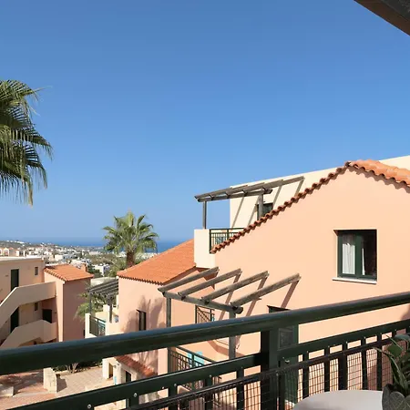 מלון דירות Asterias Village 4*