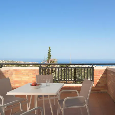 מלון דירות Asterias Village 4*