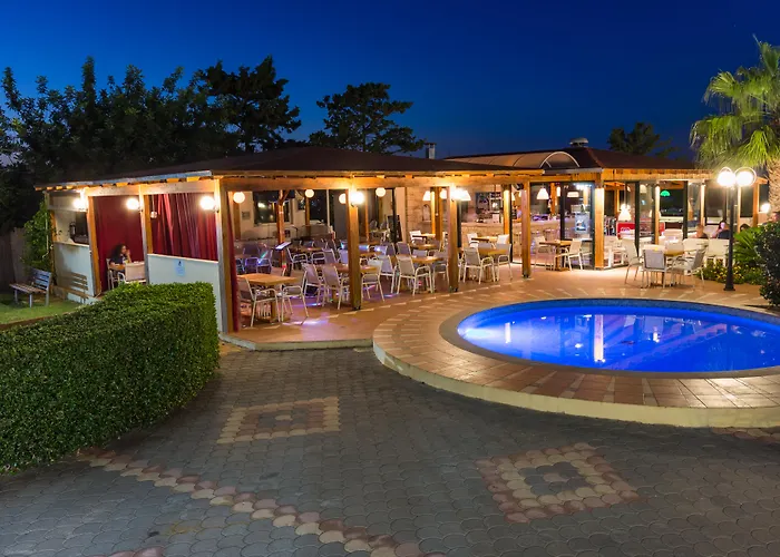 מלון דירות Asterias Village הרסוניסוס