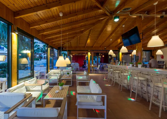 Asterias Village הרסוניסוס