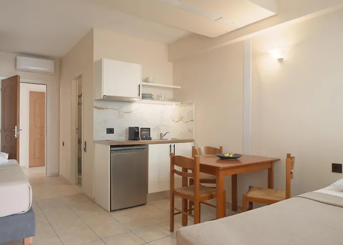 Asterias Village מלון דירות 4*